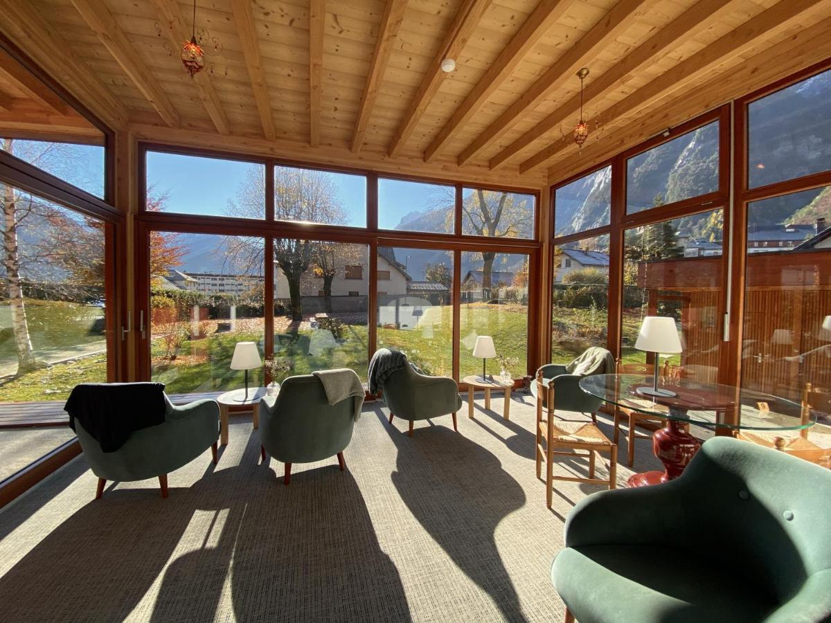 Hotel Oberland Le Bourg-dʼOisans エクステリア 写真