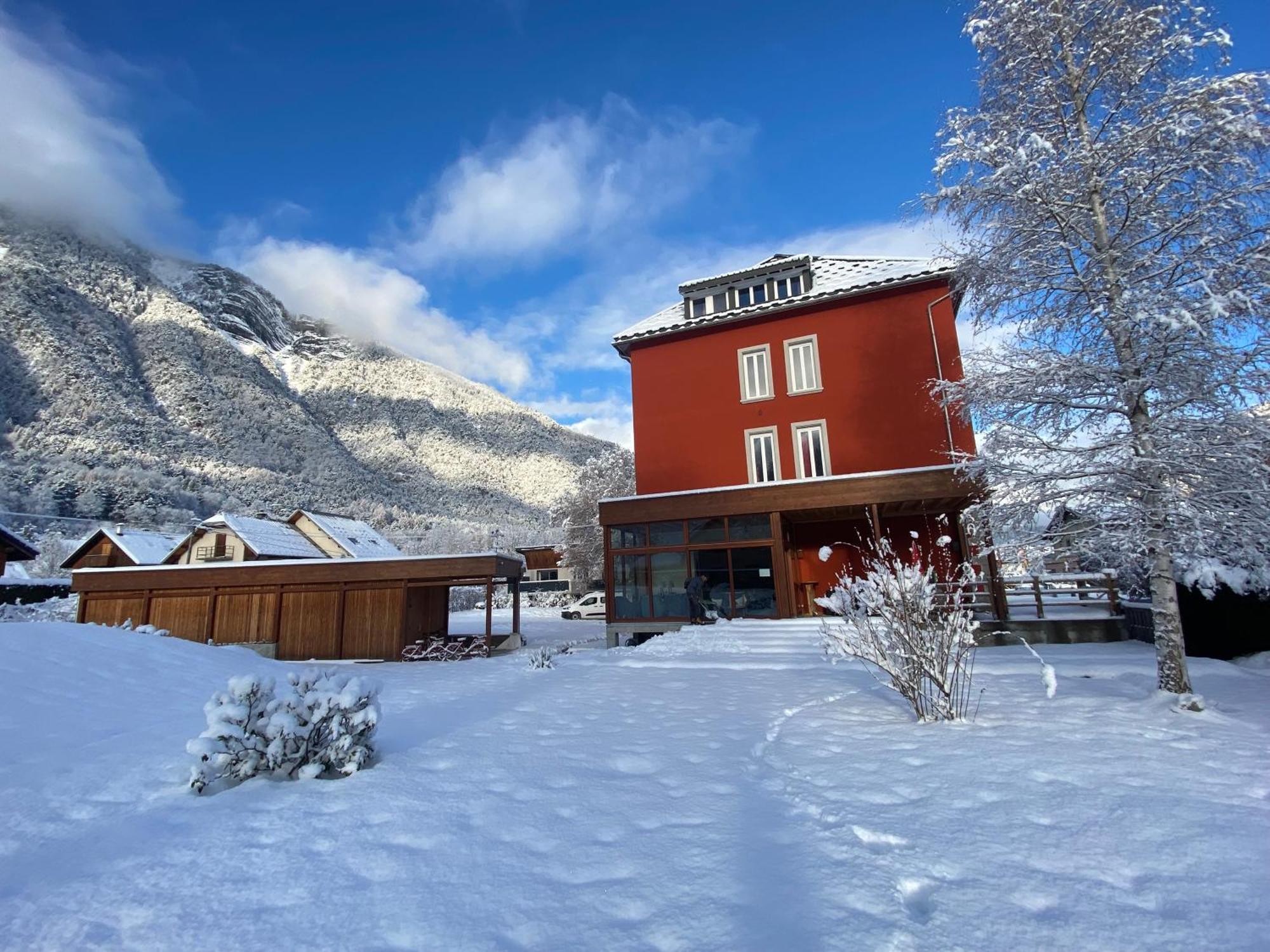 Hotel Oberland Le Bourg-dʼOisans エクステリア 写真