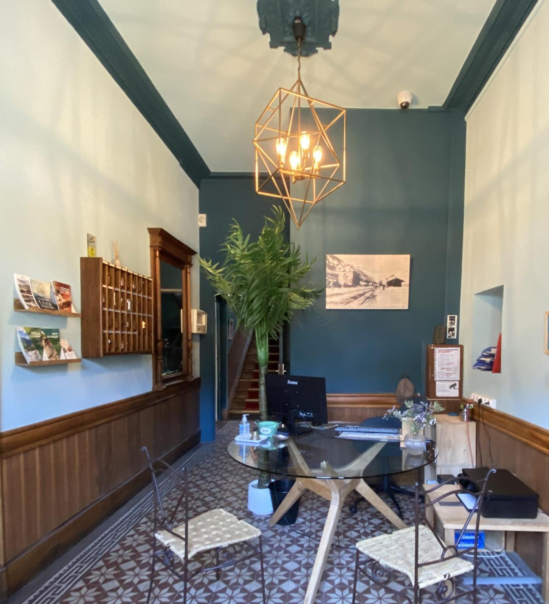 Hotel Oberland Le Bourg-dʼOisans エクステリア 写真