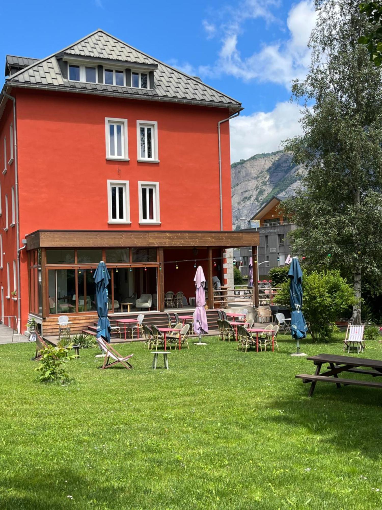 Hotel Oberland Le Bourg-dʼOisans エクステリア 写真