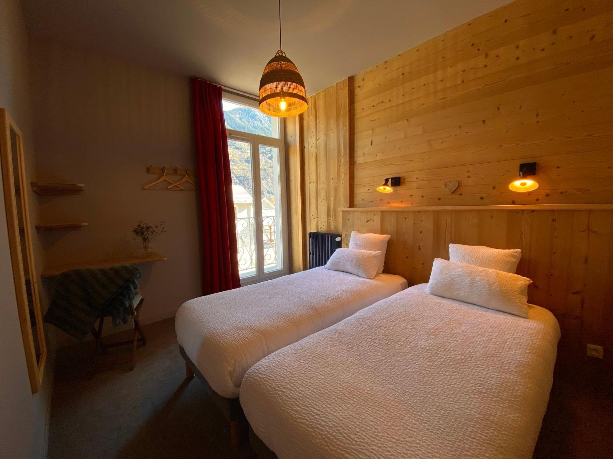 Hotel Oberland Le Bourg-dʼOisans エクステリア 写真